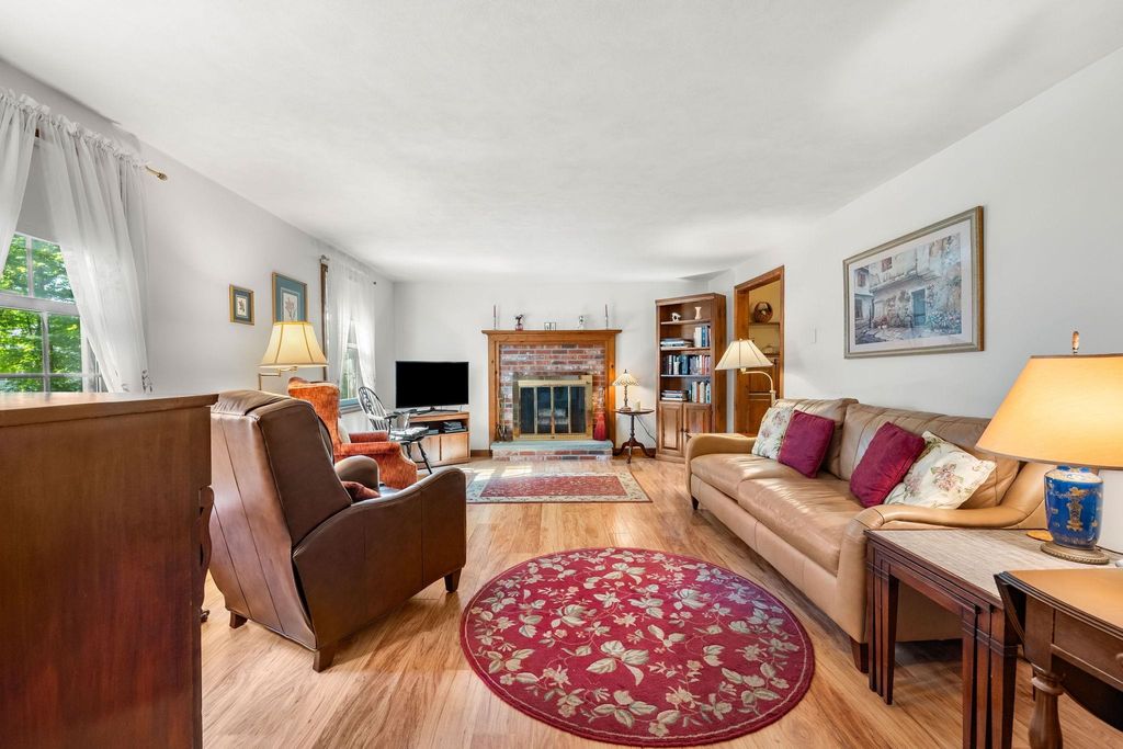 Image 7 of property listing at 2 Noel Street, Hampton, NH 03842