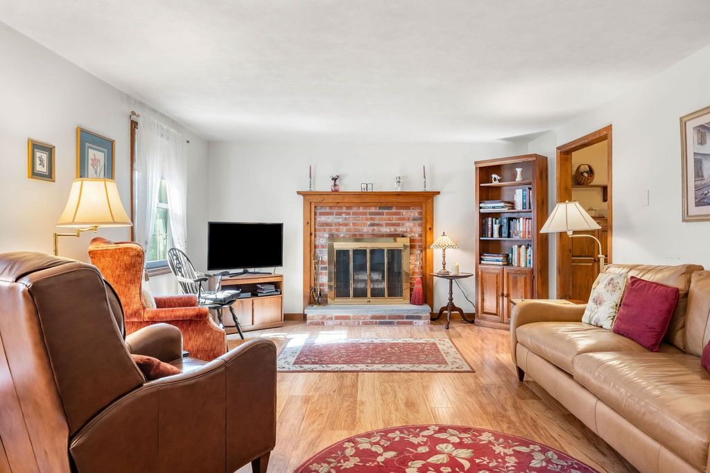 Image 8 of property listing at 2 Noel Street, Hampton, NH 03842