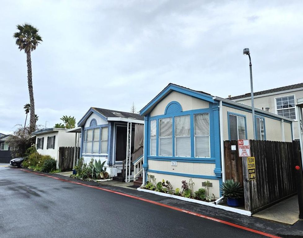 Image 19 of property listing at 170 West Cliff Drive, Santa Cruz, CA 95060