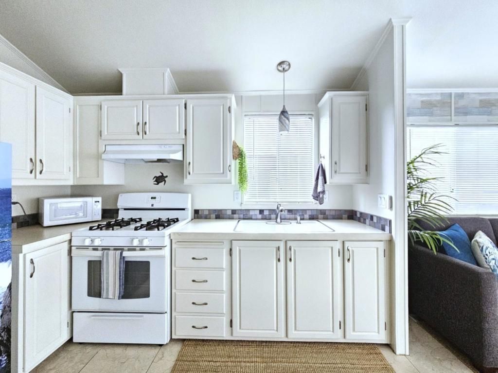Image 5 of property listing at 170 West Cliff Drive, Santa Cruz, CA 95060