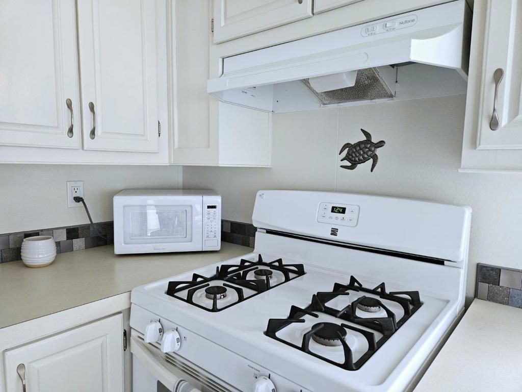 Image 8 of property listing at 170 West Cliff Drive, Santa Cruz, CA 95060