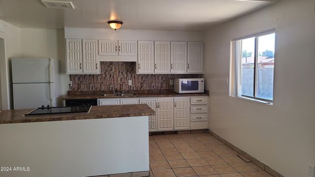 6111 W Cambridge Avenue, Phoenix, AZ 85035