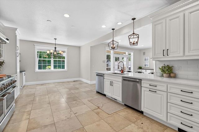 4573 Wolf Run Drive, Medford, OR 97504