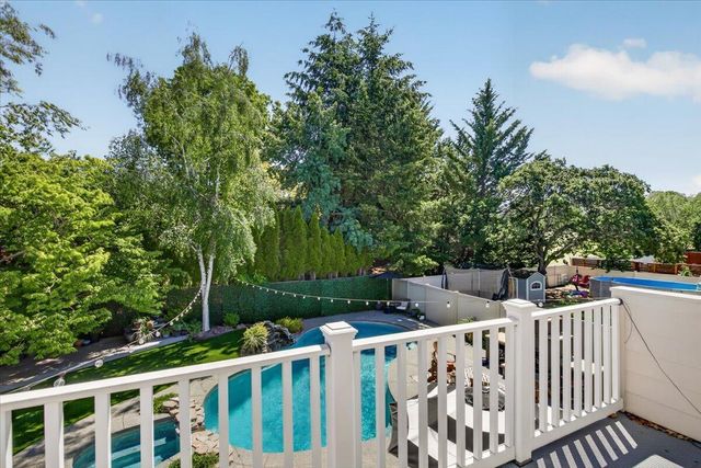 4573 Wolf Run Drive, Medford, OR 97504