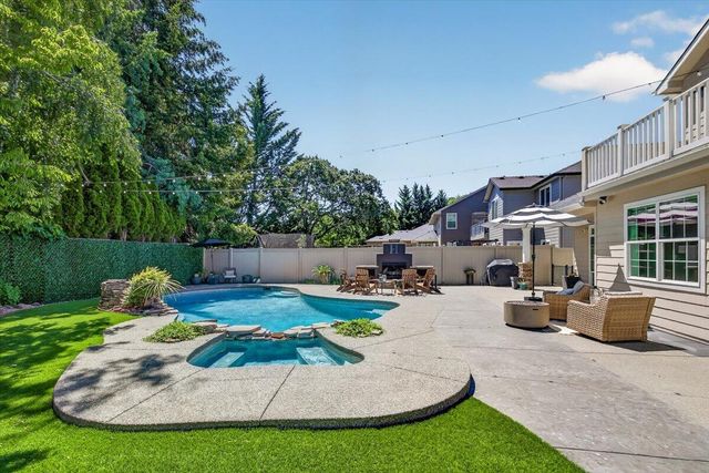 4573 Wolf Run Drive, Medford, OR 97504