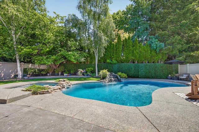 4573 Wolf Run Drive, Medford, OR 97504