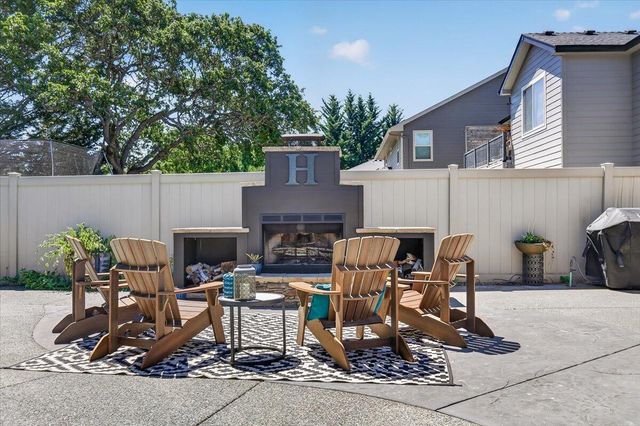4573 Wolf Run Drive, Medford, OR 97504