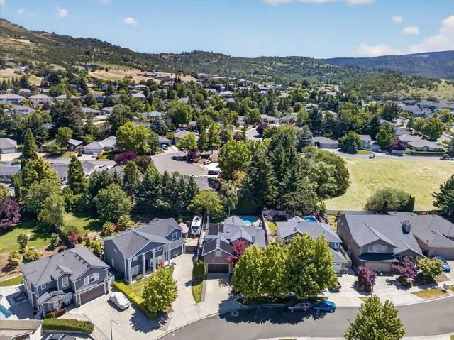 4573 Wolf Run Drive, Medford, OR 97504