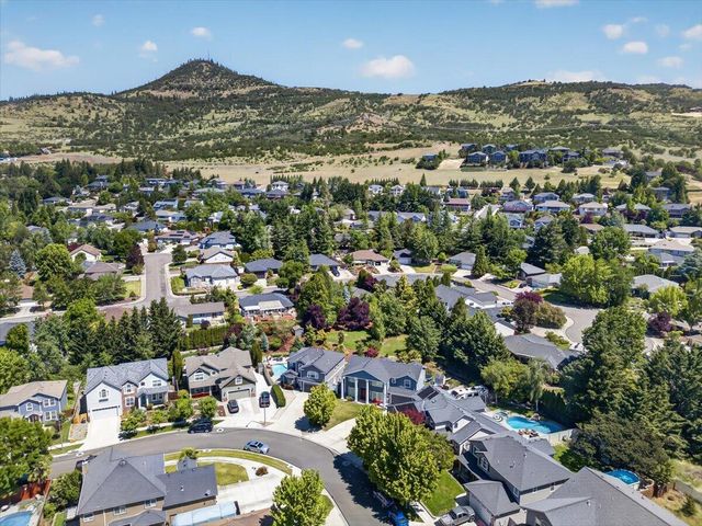 4573 Wolf Run Drive, Medford, OR 97504
