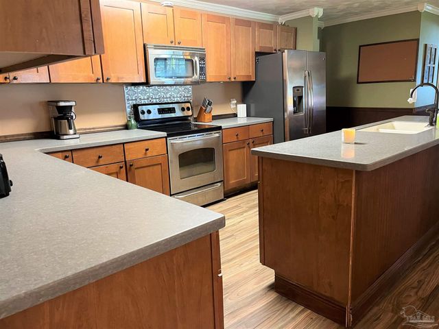 77 Hill St, Atmore, AL 36502