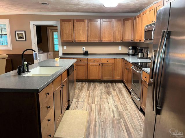 77 Hill St, Atmore, AL 36502