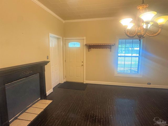 77 Hill St, Atmore, AL 36502