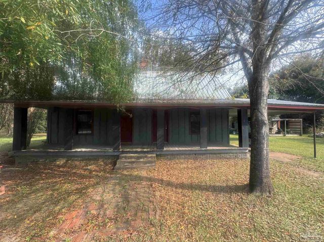 77 Hill St, Atmore, AL 36502
