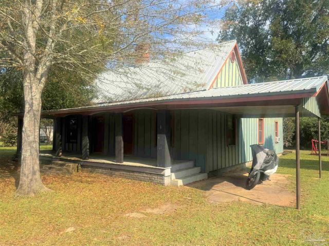 77 Hill St, Atmore, AL 36502