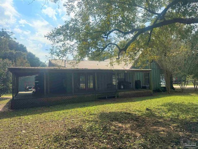 77 Hill St, Atmore, AL 36502