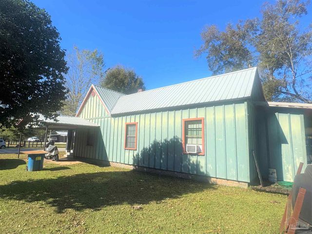 77 Hill St, Atmore, AL 36502