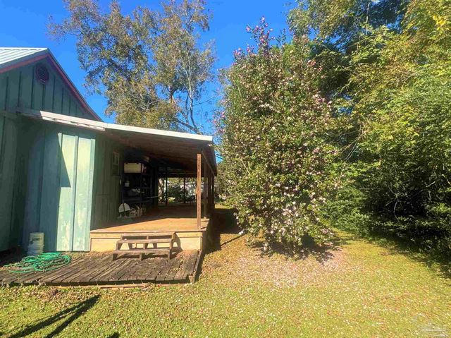 77 Hill St, Atmore, AL 36502
