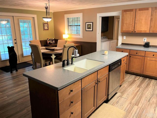 77 Hill St, Atmore, AL 36502