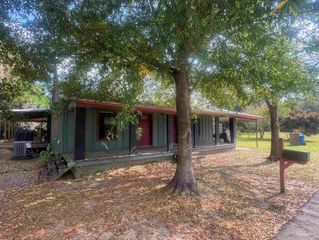 77 Hill St, Atmore, AL 36502