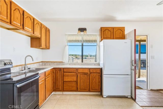 5828 Steeg, 29 Palms, CA 92277