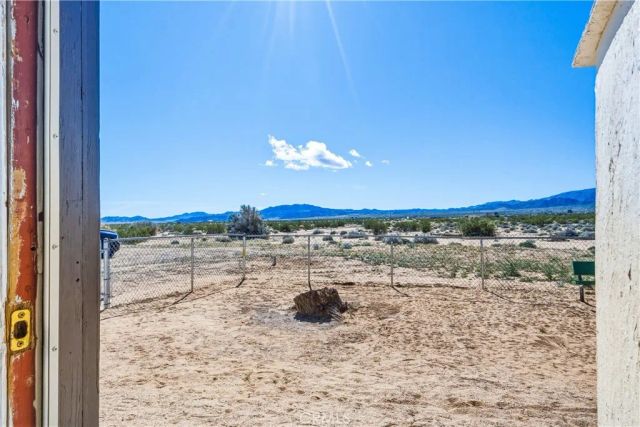 5828 Steeg, 29 Palms, CA 92277