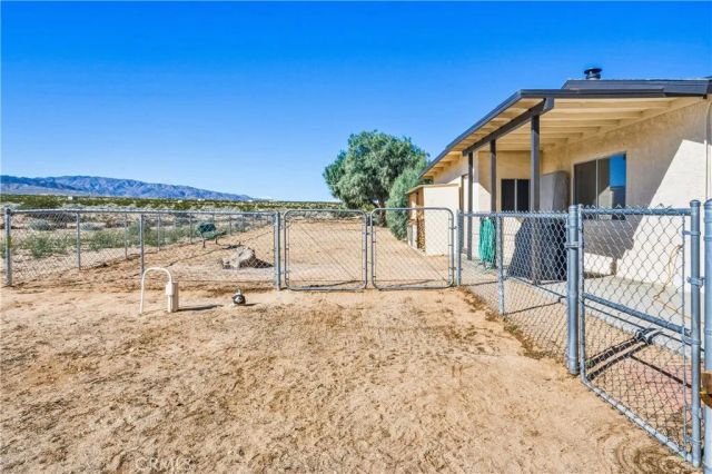 5828 Steeg, 29 Palms, CA 92277