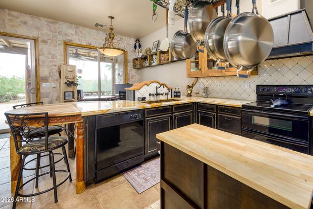 21909 W BEACON Lane, Wittmann, AZ 85361