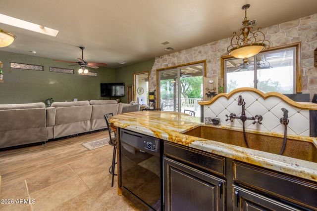 21909 W BEACON Lane, Wittmann, AZ 85361