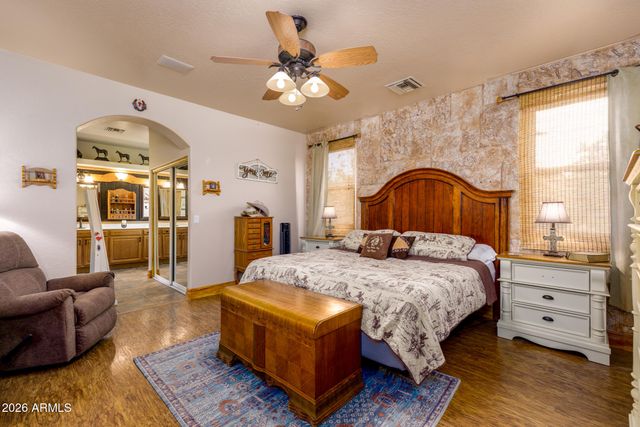 21909 W BEACON Lane, Wittmann, AZ 85361