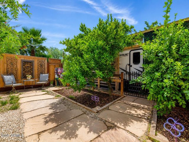 21909 W BEACON Lane, Wittmann, AZ 85361