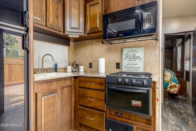 21909 W BEACON Lane, Wittmann, AZ 85361