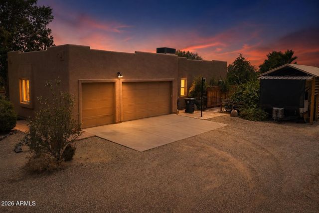 21909 W BEACON Lane, Wittmann, AZ 85361