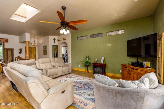 21909 W BEACON Lane, Wittmann, AZ 85361