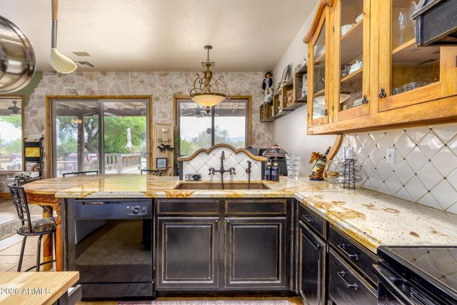 21909 W BEACON Lane, Wittmann, AZ 85361
