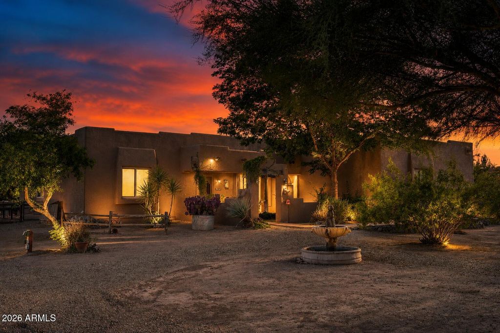 21909 W BEACON Lane, Wittmann, AZ 85361