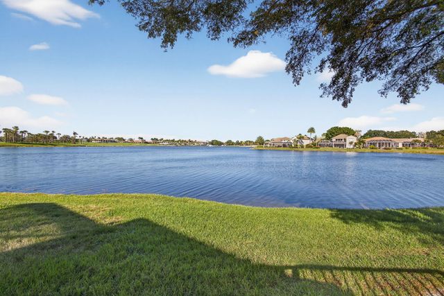 923 Augusta Pointe Drive, Palm Beach Gardens, FL 33418