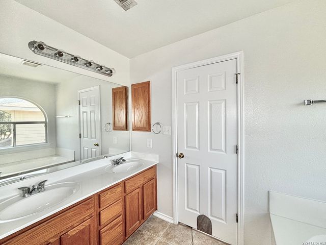 9130 FEATHER BLF, Helotes, TX 78023