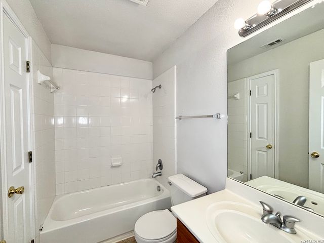 9130 FEATHER BLF, Helotes, TX 78023