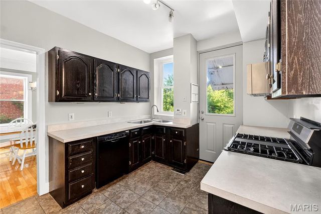 220 Dover Street, St Louis, MO 63111