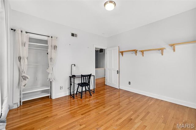 220 Dover Street, St Louis, MO 63111