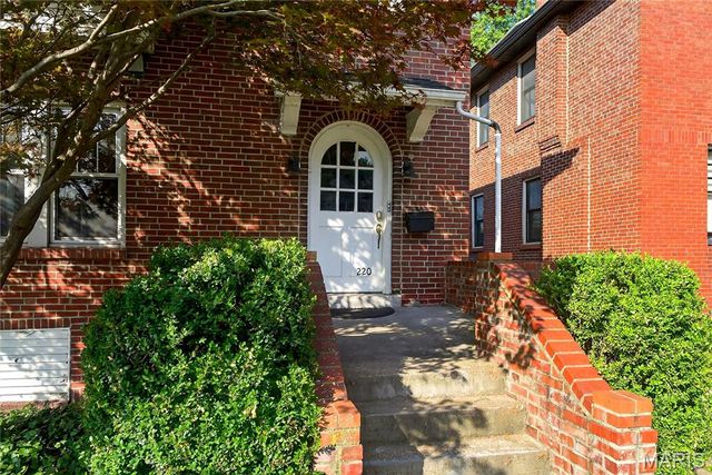220 Dover Street, St Louis, MO 63111