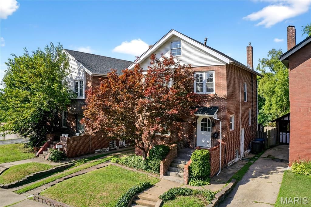 220 Dover Street, St Louis, MO 63111