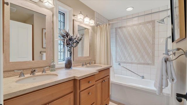 9115 N Mountain View Ln, Spokane, WA 99218