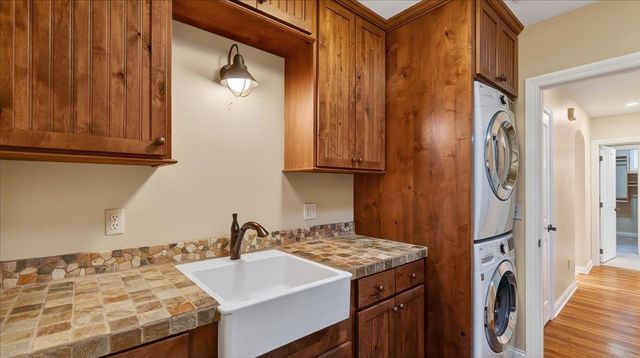 9115 N Mountain View Ln, Spokane, WA 99218