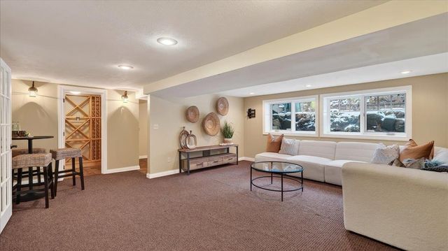 9115 N Mountain View Ln, Spokane, WA 99218