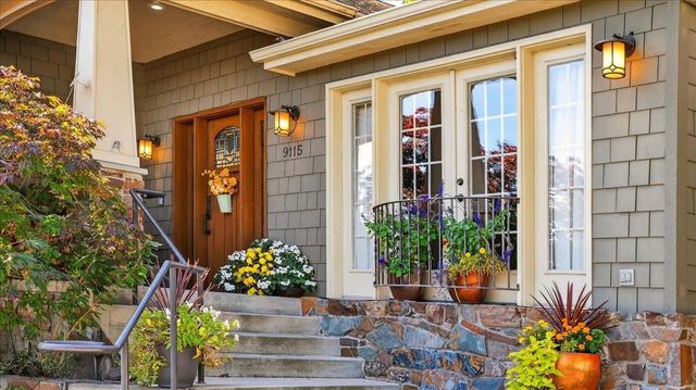 9115 N Mountain View Ln, Spokane, WA 99218