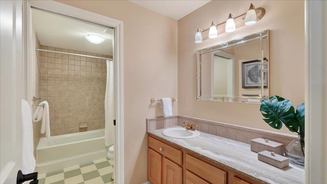 9115 N Mountain View Ln, Spokane, WA 99218