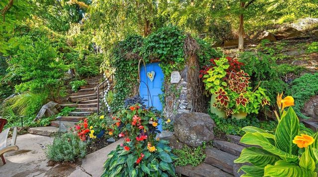 9115 N Mountain View Ln, Spokane, WA 99218