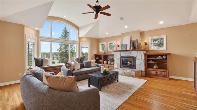 9115 N Mountain View Ln, Spokane, WA 99218