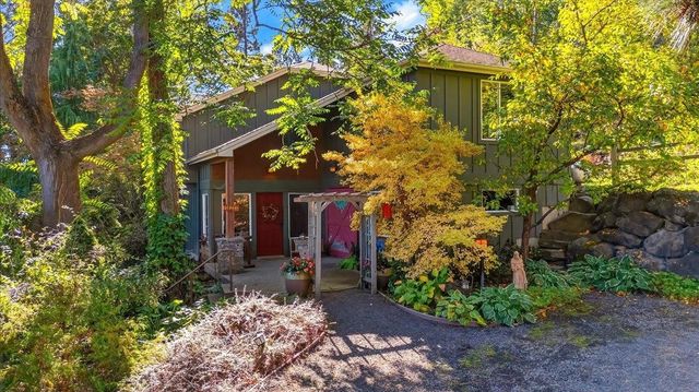 9115 N Mountain View Ln, Spokane, WA 99218